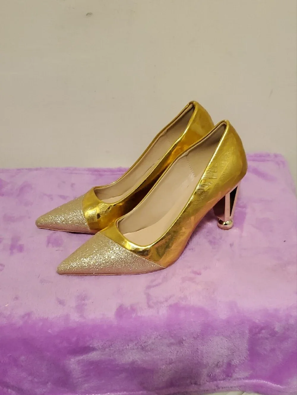 Pretty Angel Gold Pointed Toe Pumps with Glitter Cap